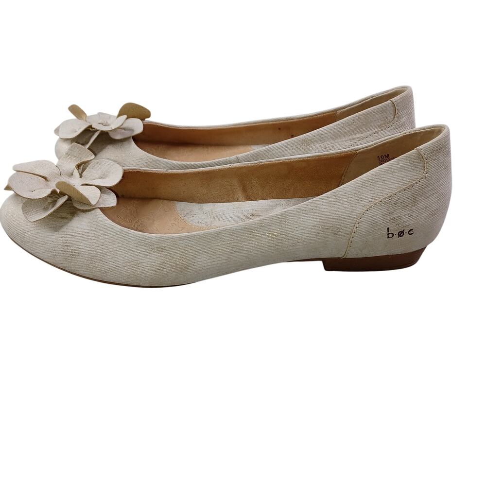 b.o.c. Women's Cream Gold Metallic Ballet Flats Size‎ 10M Flower Accent Neutral